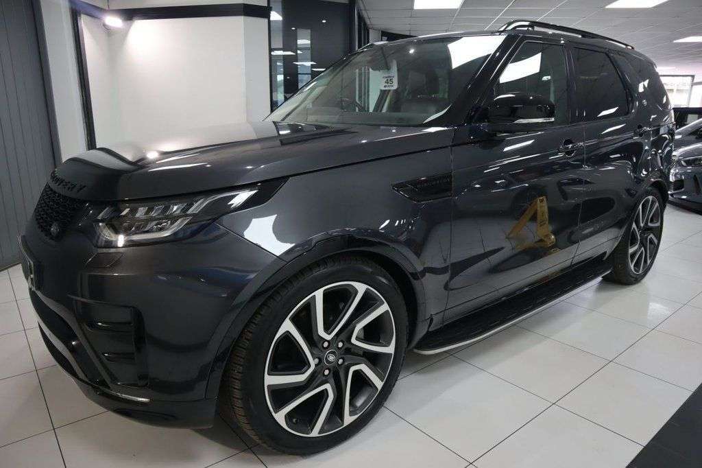 A 2020 LAND ROVER DISCOVERY 2.0 SD4 HSE Luxury SUV 5dr Diesel Auto 4WD Euro 6 (s/s) (240 ps) ONE FORMER A 2020 LAND ROVER DISCOVERY 2.0 SD4 HSE Luxury SUV 5dr Diesel Auto 4WD Euro 6 (s/s) (240 ps) ONE FORMER