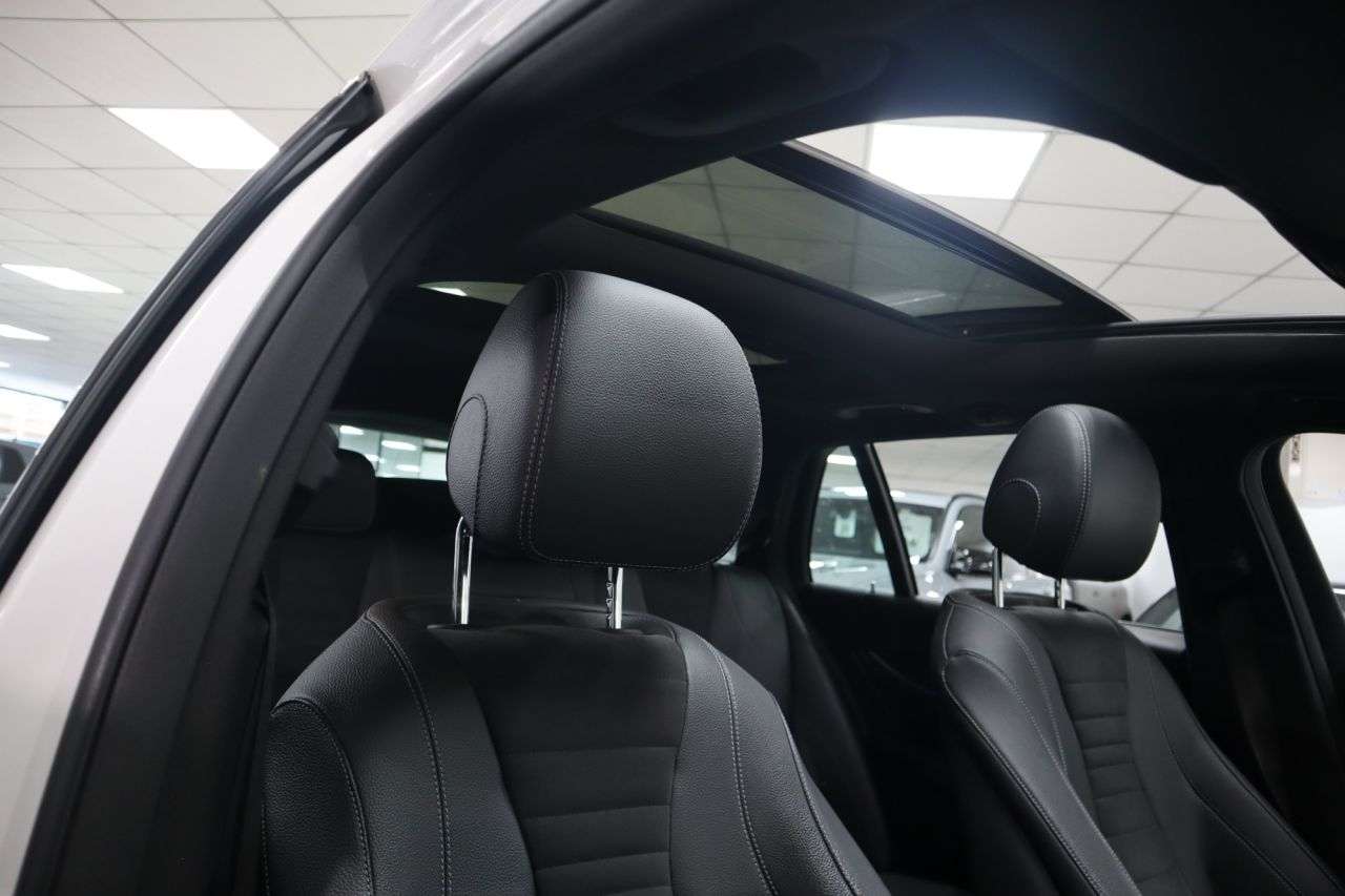 A 2018 MERCEDES-BENZ E-CLASS 2.0 E220d AMG Line (Premium) Estate 5dr Diesel G-Tronic+ Euro 6 (s/s) (194 A 2018 MERCEDES-BENZ E-CLASS 2.0 E220d AMG Line (Premium) Estate 5dr Diesel G-Tronic+ Euro 6 (s/s) (194