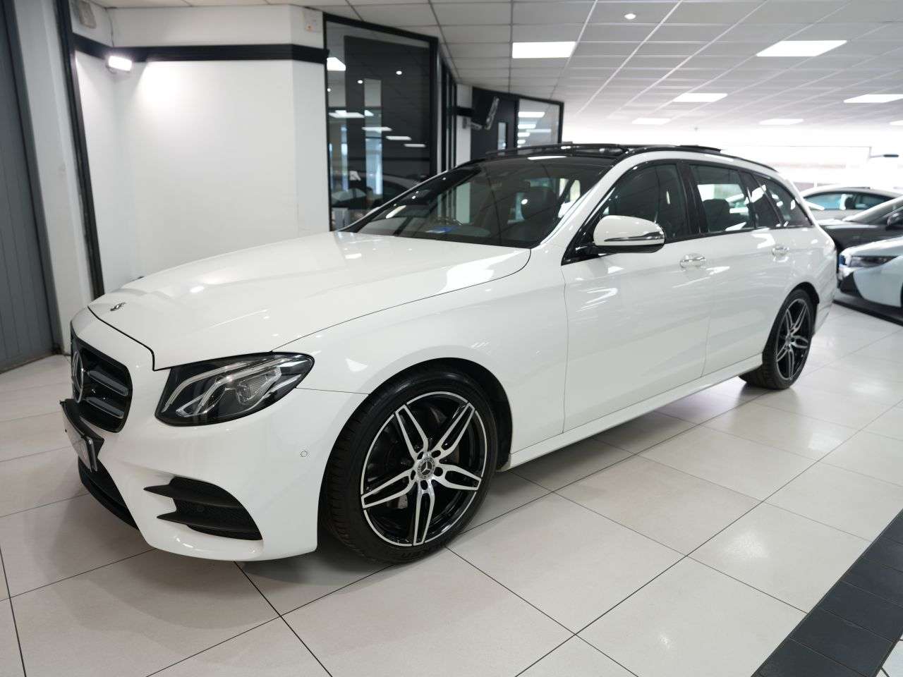 A 2018 MERCEDES-BENZ E-CLASS 2.0 E220d AMG Line (Premium) Estate 5dr Diesel G-Tronic+ Euro 6 (s/s) (194 A 2018 MERCEDES-BENZ E-CLASS 2.0 E220d AMG Line (Premium) Estate 5dr Diesel G-Tronic+ Euro 6 (s/s) (194