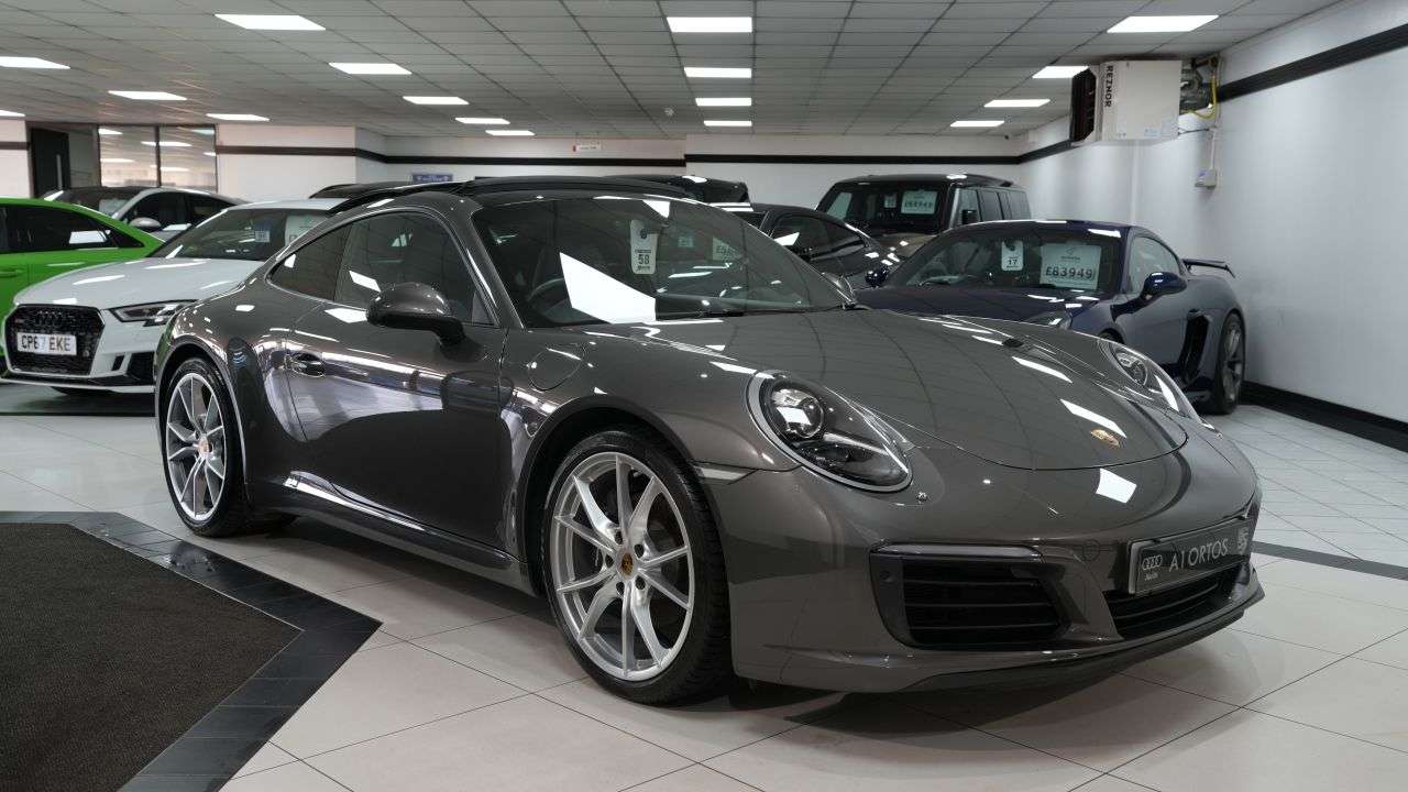 A 2017 PORSCHE 911 3.0T 991 Carrera Coupe 2dr Petrol PDK Euro 6 (s/s) (370 ps) GENUINE LOW MIL A 2017 PORSCHE 911 3.0T 991 Carrera Coupe 2dr Petrol PDK Euro 6 (s/s) (370 ps) GENUINE LOW MIL
