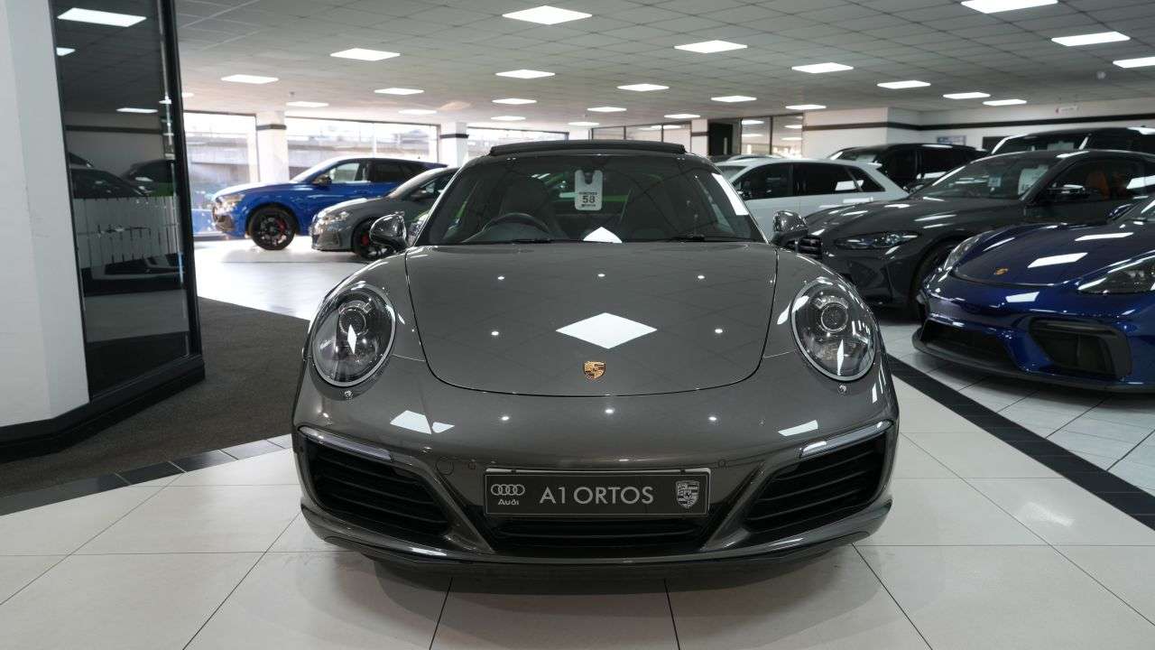 A 2017 PORSCHE 911 3.0T 991 Carrera Coupe 2dr Petrol PDK Euro 6 (s/s) (370 ps) GENUINE LOW MIL A 2017 PORSCHE 911 3.0T 991 Carrera Coupe 2dr Petrol PDK Euro 6 (s/s) (370 ps) GENUINE LOW MIL