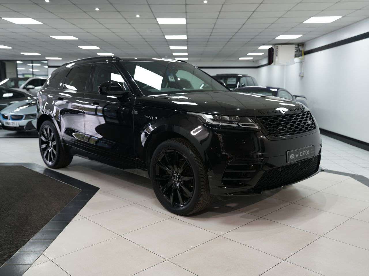 A 2020 LAND ROVER RANGE ROVER VELAR 2.0 D180 R-Dynamic SE SUV 5dr Diesel Auto 4WD Euro 6 (s/s) (180 ps) INCREDI A 2020 LAND ROVER RANGE ROVER VELAR 2.0 D180 R-Dynamic SE SUV 5dr Diesel Auto 4WD Euro 6 (s/s) (180 ps) INCREDI