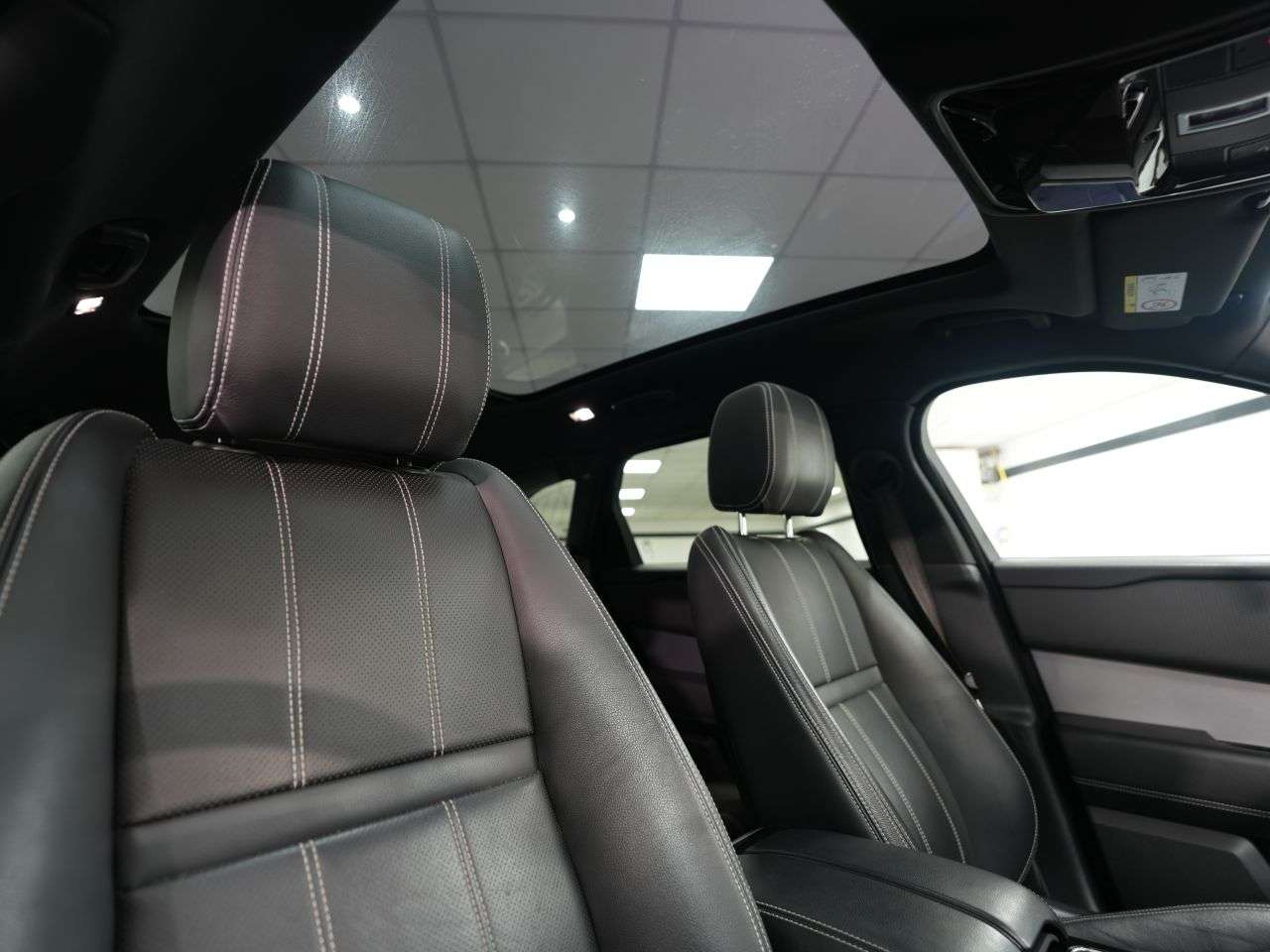 A 2020 LAND ROVER RANGE ROVER VELAR 2.0 D180 R-Dynamic SE SUV 5dr Diesel Auto 4WD Euro 6 (s/s) (180 ps) INCREDI A 2020 LAND ROVER RANGE ROVER VELAR 2.0 D180 R-Dynamic SE SUV 5dr Diesel Auto 4WD Euro 6 (s/s) (180 ps) INCREDI