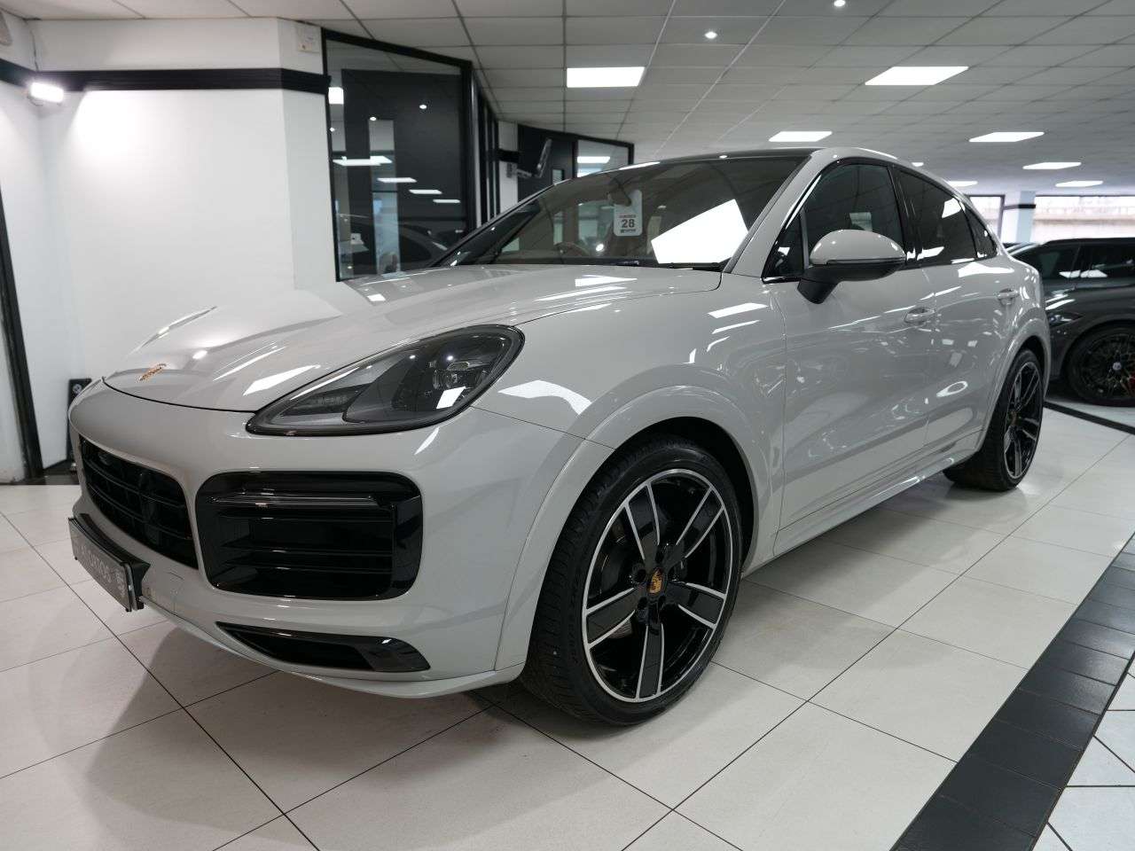 A 2023 PORSCHE CAYENNE 3.0T V6 Platinum Edition Coupe 5dr Petrol TiptronicS 4WD Euro 6 (s/s) (340 A 2023 PORSCHE CAYENNE 3.0T V6 Platinum Edition Coupe 5dr Petrol TiptronicS 4WD Euro 6 (s/s) (340