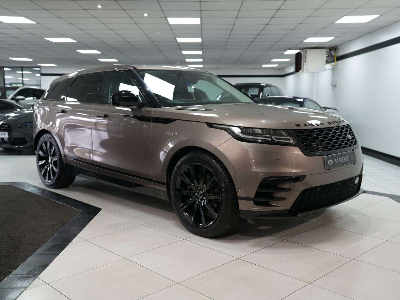 A 2018 LAND ROVER RANGE ROVER VELAR 3.0 SD6 V6 R-Dynamic HSE SUV 5dr Diesel Auto 4WD Euro 6 (s/s) (300 ps) AMAZ A 2018 LAND ROVER RANGE ROVER VELAR 3.0 SD6 V6 R-Dynamic HSE SUV 5dr Diesel Auto 4WD Euro 6 (s/s) (300 ps) AMAZ