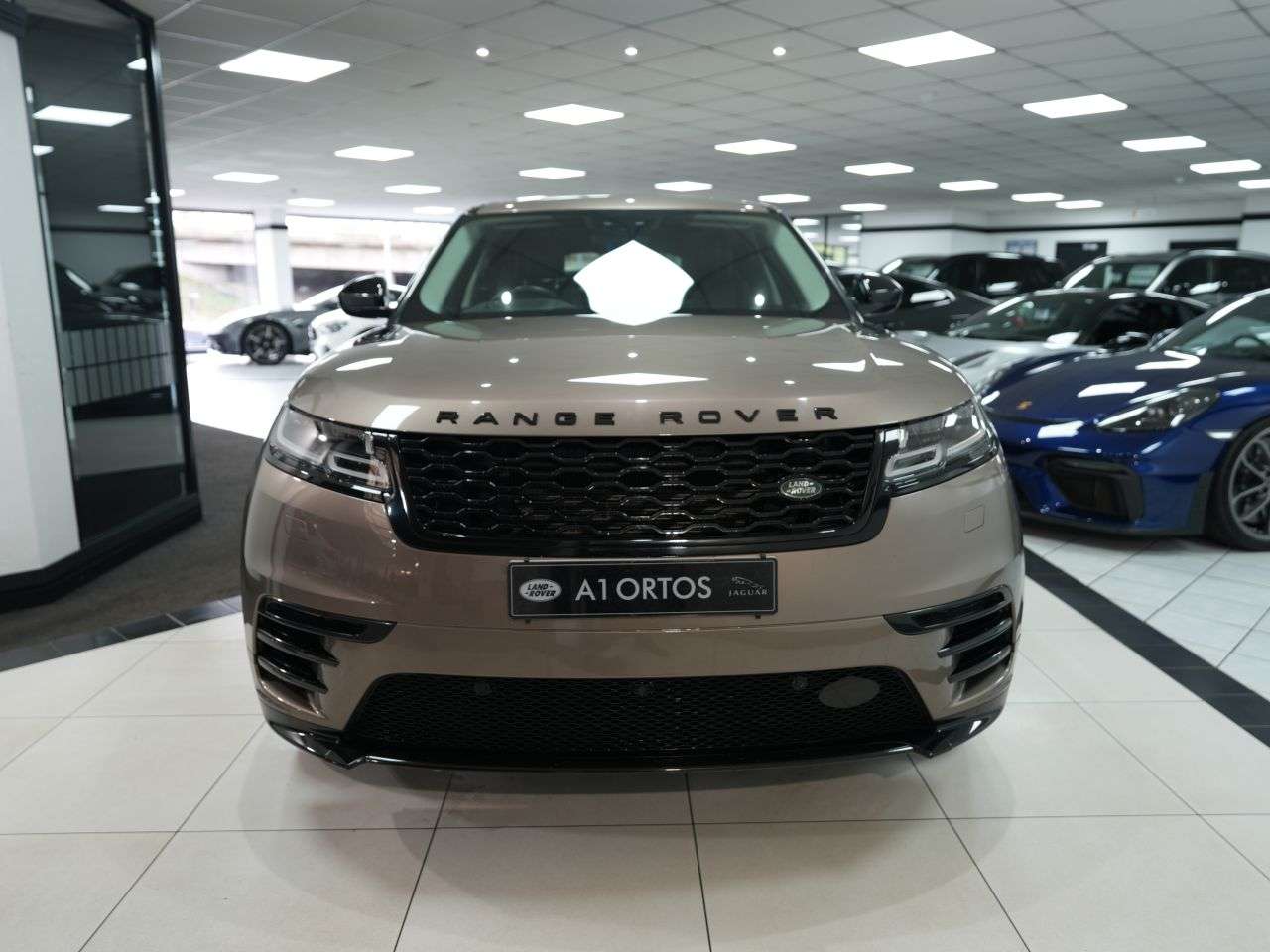 A 2018 LAND ROVER RANGE ROVER VELAR 3.0 SD6 V6 R-Dynamic HSE SUV 5dr Diesel Auto 4WD Euro 6 (s/s) (300 ps) AMAZ A 2018 LAND ROVER RANGE ROVER VELAR 3.0 SD6 V6 R-Dynamic HSE SUV 5dr Diesel Auto 4WD Euro 6 (s/s) (300 ps) AMAZ