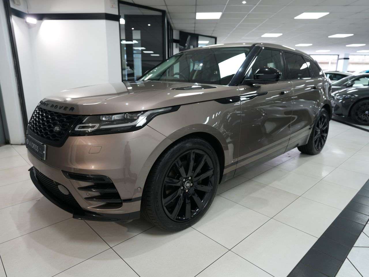A 2018 LAND ROVER RANGE ROVER VELAR 3.0 SD6 V6 R-Dynamic HSE SUV 5dr Diesel Auto 4WD Euro 6 (s/s) (300 ps) AMAZ A 2018 LAND ROVER RANGE ROVER VELAR 3.0 SD6 V6 R-Dynamic HSE SUV 5dr Diesel Auto 4WD Euro 6 (s/s) (300 ps) AMAZ