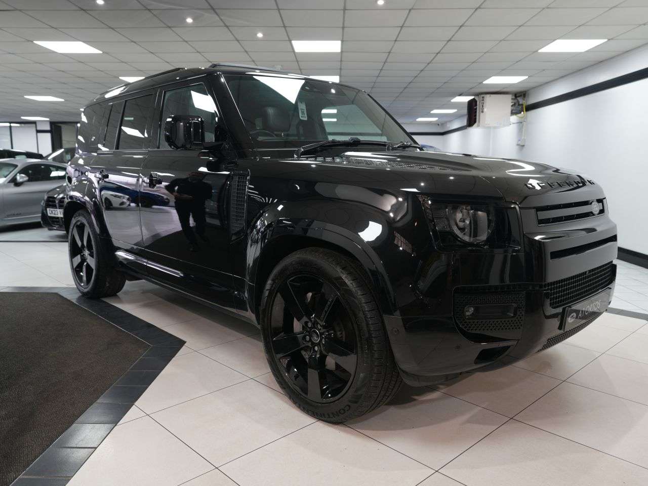 A 2024 LAND ROVER DEFENDER 3.0 D300 MHEV X-Dynamic HSE SUV 5dr Diesel Auto 4WD Euro 6 (s/s) (300 ps) 1 A 2024 LAND ROVER DEFENDER 3.0 D300 MHEV X-Dynamic HSE SUV 5dr Diesel Auto 4WD Euro 6 (s/s) (300 ps) 1