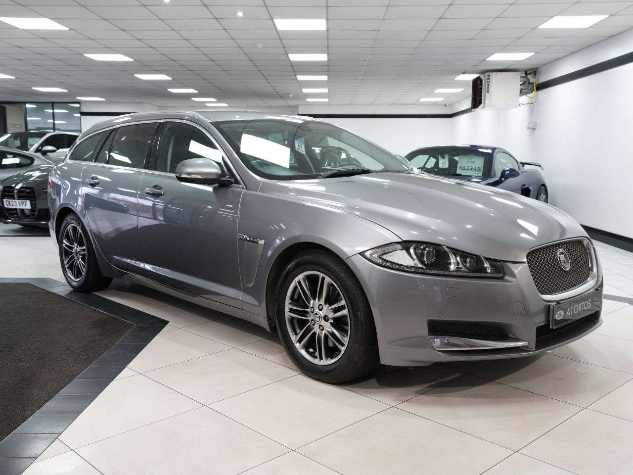 A 2013 JAGUAR XF 2.2d Luxury Sportbrake 5dr Diesel Auto Euro 5 (s/s) TRADE SALE ONLY PART EX A 2013 JAGUAR XF 2.2d Luxury Sportbrake 5dr Diesel Auto Euro 5 (s/s) TRADE SALE ONLY PART EX