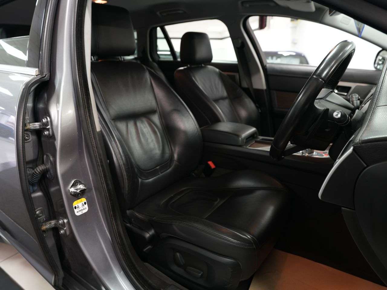 A 2013 JAGUAR XF 2.2d Luxury Sportbrake 5dr Diesel Auto Euro 5 (s/s) TRADE SALE ONLY PART EX A 2013 JAGUAR XF 2.2d Luxury Sportbrake 5dr Diesel Auto Euro 5 (s/s) TRADE SALE ONLY PART EX