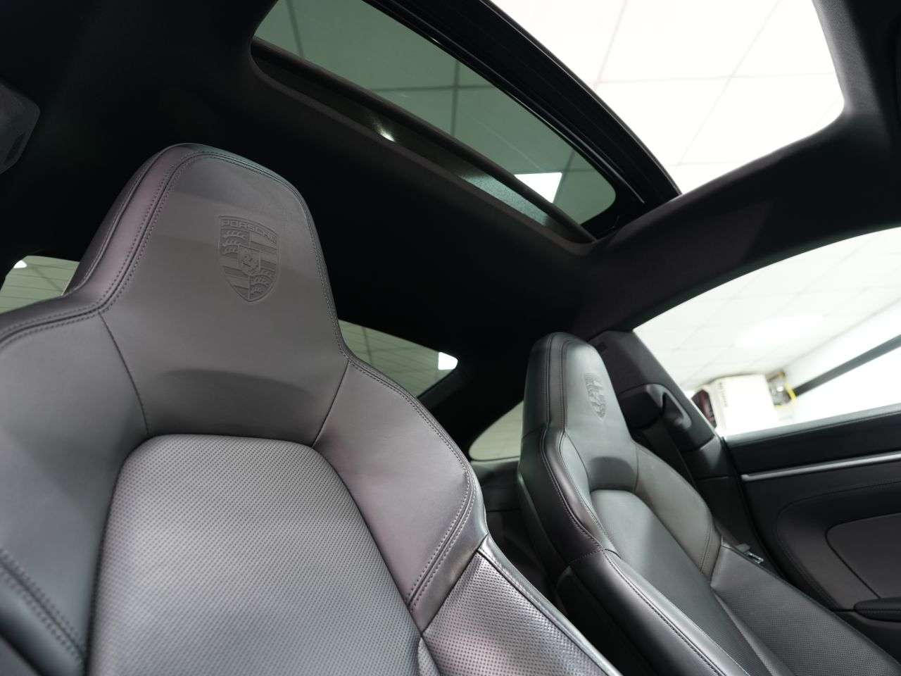 A 2019 PORSCHE 911 3.0T 992 Carrera 4S Coupe 2dr Petrol PDK 4WD Euro 6 (s/s) (450 ps) FULL HIS A 2019 PORSCHE 911 3.0T 992 Carrera 4S Coupe 2dr Petrol PDK 4WD Euro 6 (s/s) (450 ps) FULL HIS