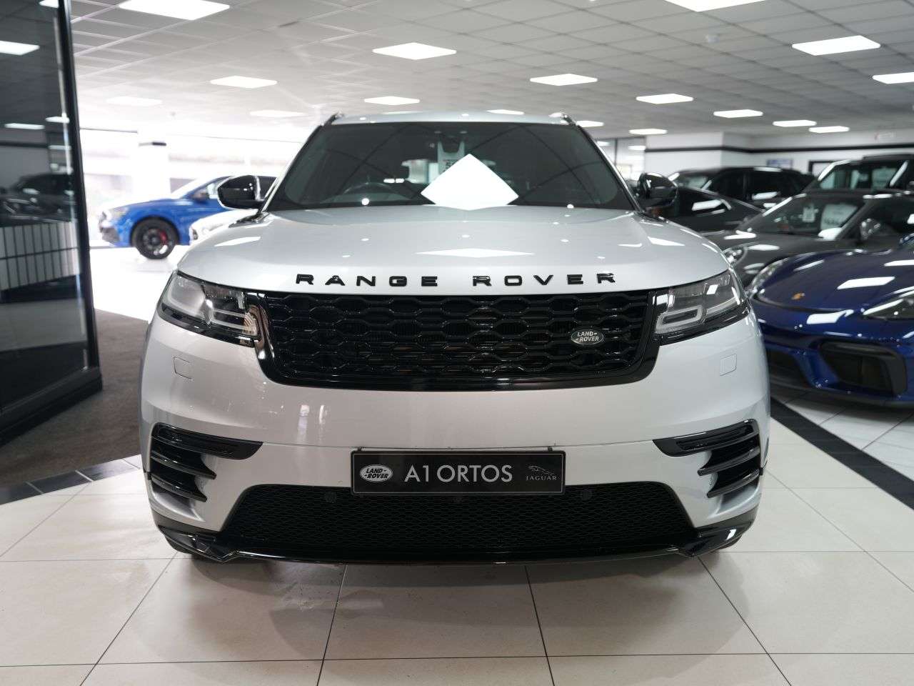 A 2020 LAND ROVER RANGE ROVER VELAR 2.0 D180 R-Dynamic SE SUV 5dr Diesel Auto 4WD Euro 6 (s/s) (180 ps) 1 FORME A 2020 LAND ROVER RANGE ROVER VELAR 2.0 D180 R-Dynamic SE SUV 5dr Diesel Auto 4WD Euro 6 (s/s) (180 ps) 1 FORME