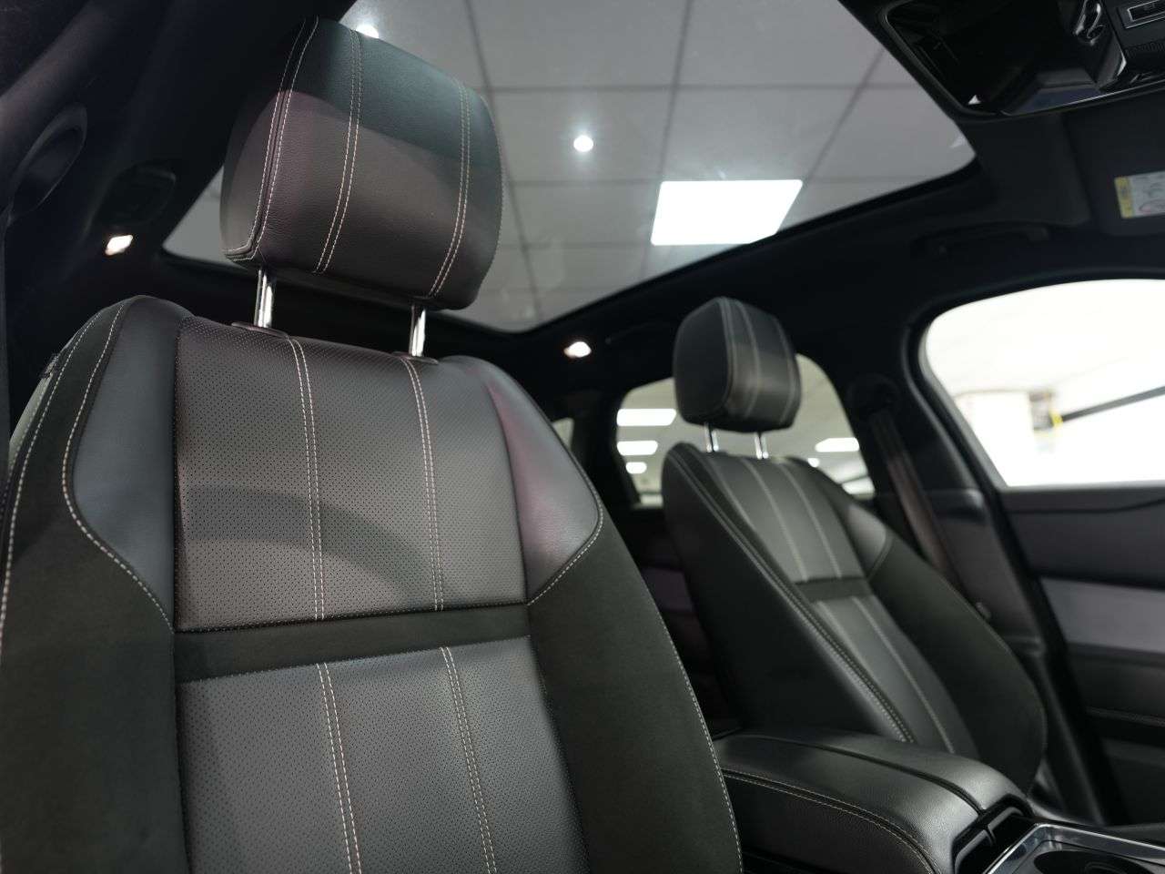 A 2020 LAND ROVER RANGE ROVER VELAR 2.0 D180 R-Dynamic SE SUV 5dr Diesel Auto 4WD Euro 6 (s/s) (180 ps) 1 FORME A 2020 LAND ROVER RANGE ROVER VELAR 2.0 D180 R-Dynamic SE SUV 5dr Diesel Auto 4WD Euro 6 (s/s) (180 ps) 1 FORME