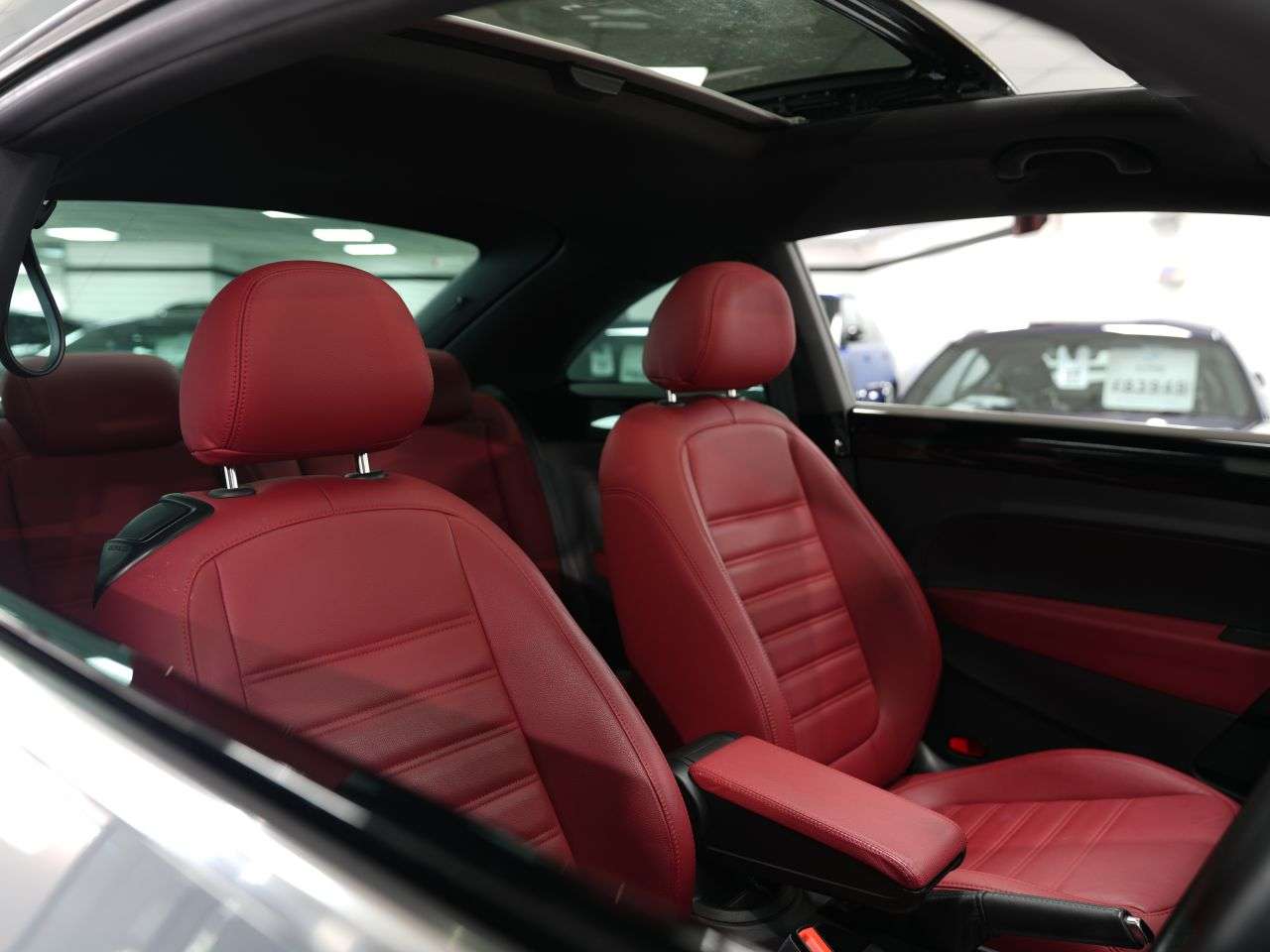 A 2017 VOLKSWAGEN BEETLE 2.0 TDI R-Line Hatchback 3dr Diesel DSG Euro 6 (s/s) (150 ps) ONE FORMER OW A 2017 VOLKSWAGEN BEETLE 2.0 TDI R-Line Hatchback 3dr Diesel DSG Euro 6 (s/s) (150 ps) ONE FORMER OW