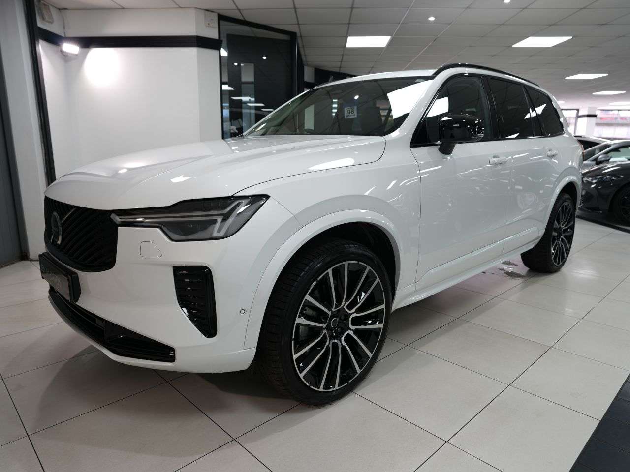 A 2025 VOLVO XC90 2.0 B5 MHEV Ultra Dark SUV 5dr Petrol Hybrid Auto 4WD Euro 6 (s/s) (250 ps) A 2025 VOLVO XC90 2.0 B5 MHEV Ultra Dark SUV 5dr Petrol Hybrid Auto 4WD Euro 6 (s/s) (250 ps)