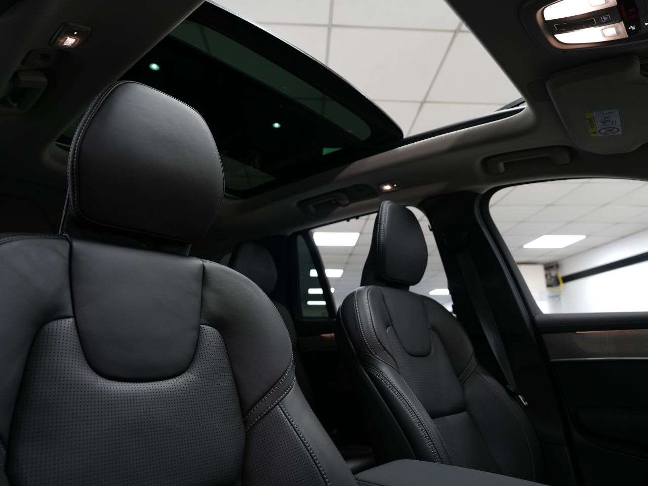 A 2025 VOLVO XC90 2.0 B5 MHEV Ultra Dark SUV 5dr Petrol Hybrid Auto 4WD Euro 6 (s/s) (250 ps) A 2025 VOLVO XC90 2.0 B5 MHEV Ultra Dark SUV 5dr Petrol Hybrid Auto 4WD Euro 6 (s/s) (250 ps)