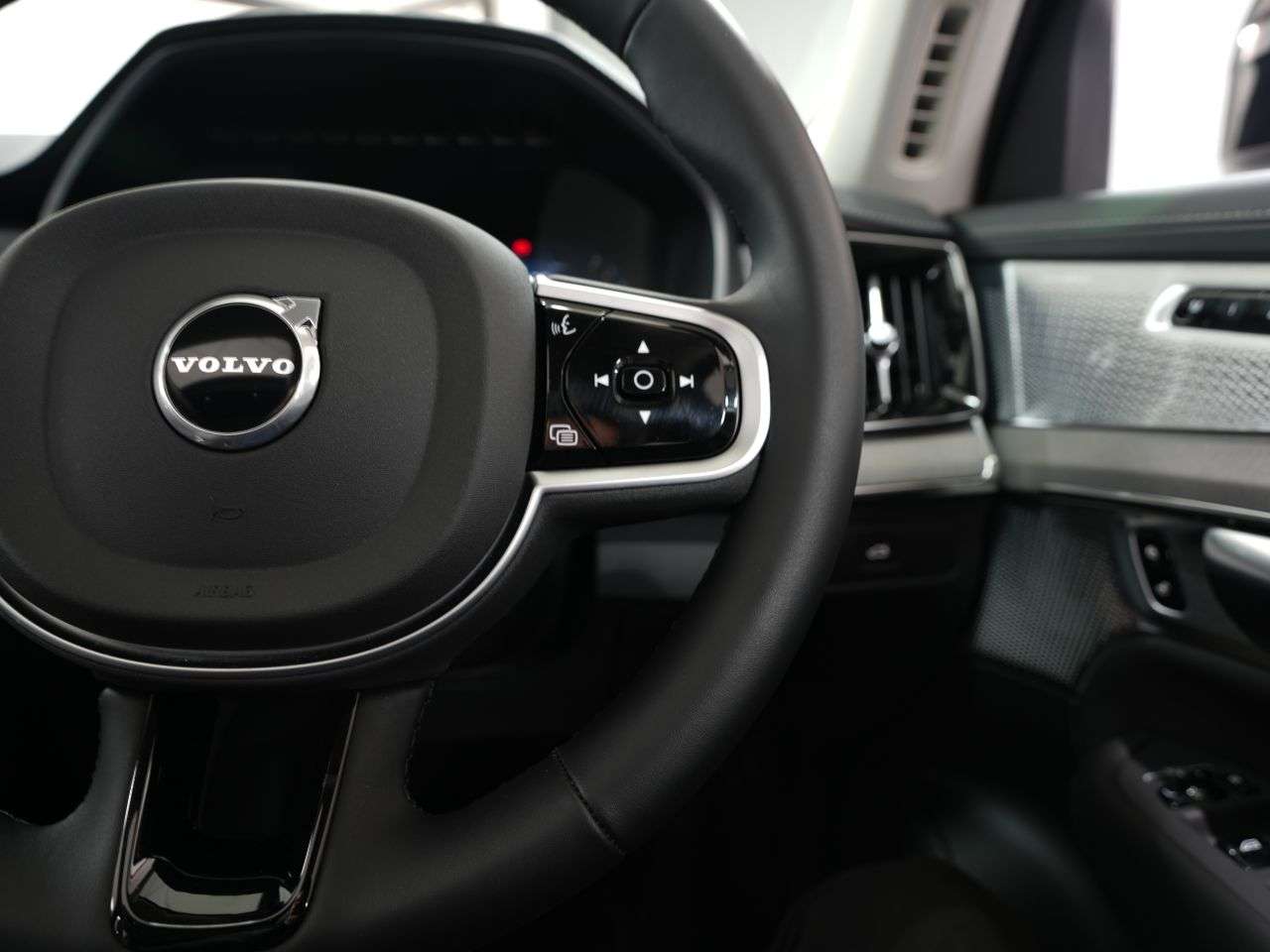 2025 VOLVO XC90 2025 VOLVO XC90