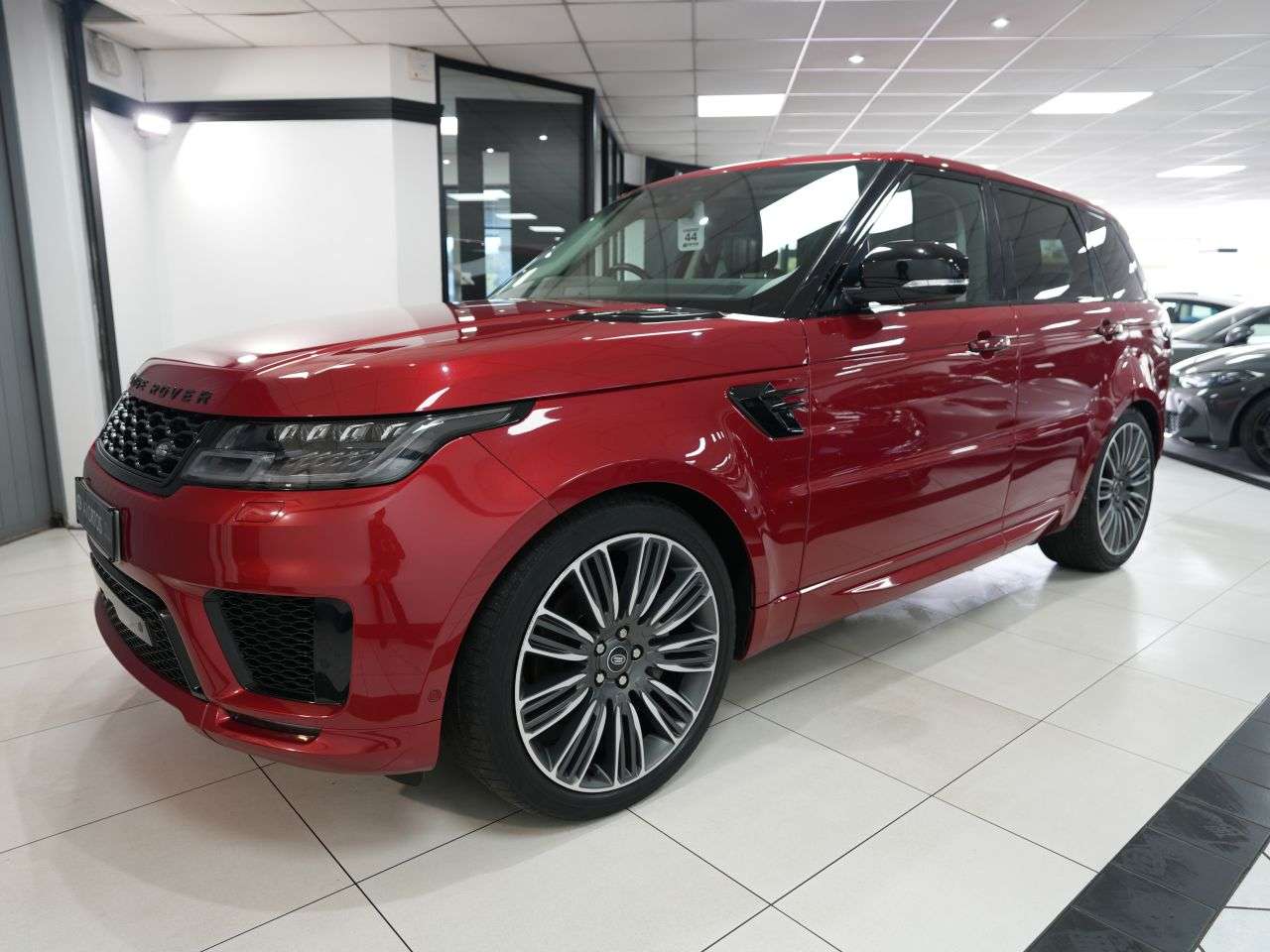 A 2022 LAND ROVER RANGE ROVER SPORT 3.0 D300 MHEV Autobiography Dynamic SUV 5dr Diesel Auto 4WD Euro 6 (s/s) (3 A 2022 LAND ROVER RANGE ROVER SPORT 3.0 D300 MHEV Autobiography Dynamic SUV 5dr Diesel Auto 4WD Euro 6 (s/s) (3