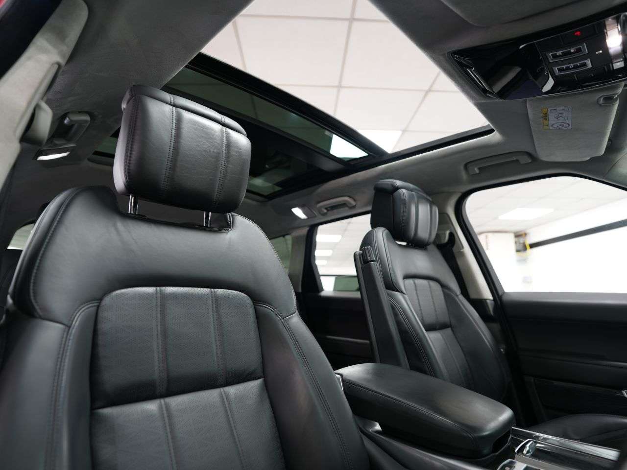 A 2022 LAND ROVER RANGE ROVER SPORT 3.0 D300 MHEV Autobiography Dynamic SUV 5dr Diesel Auto 4WD Euro 6 (s/s) (3 A 2022 LAND ROVER RANGE ROVER SPORT 3.0 D300 MHEV Autobiography Dynamic SUV 5dr Diesel Auto 4WD Euro 6 (s/s) (3