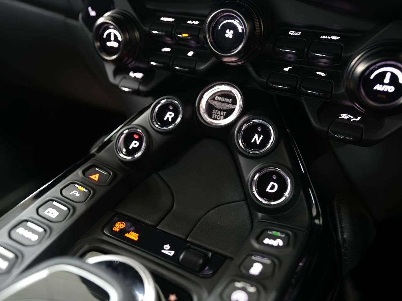 2019 ASTON MARTIN VANTAGE 2019 ASTON MARTIN VANTAGE