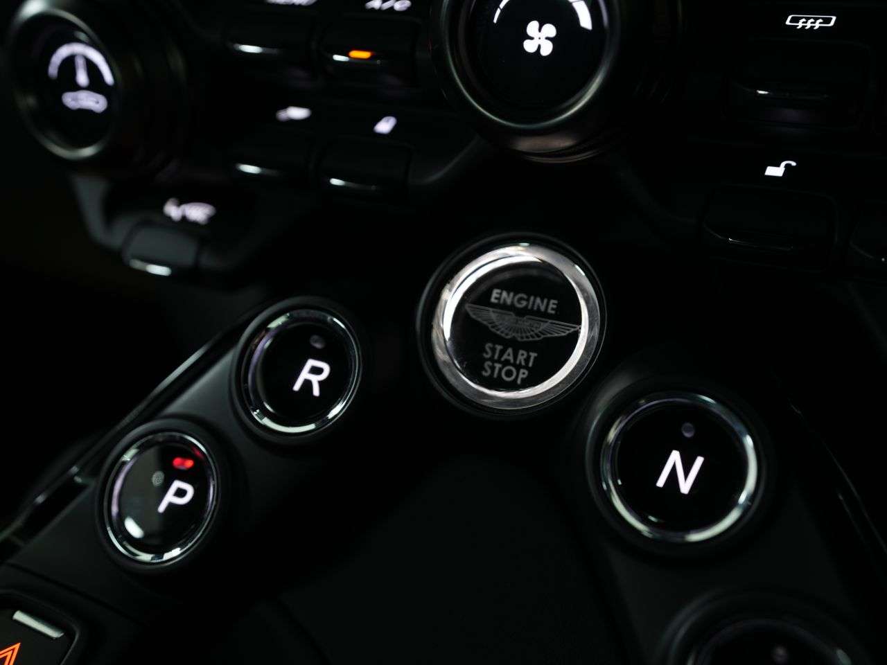 2019 ASTON MARTIN VANTAGE 2019 ASTON MARTIN VANTAGE