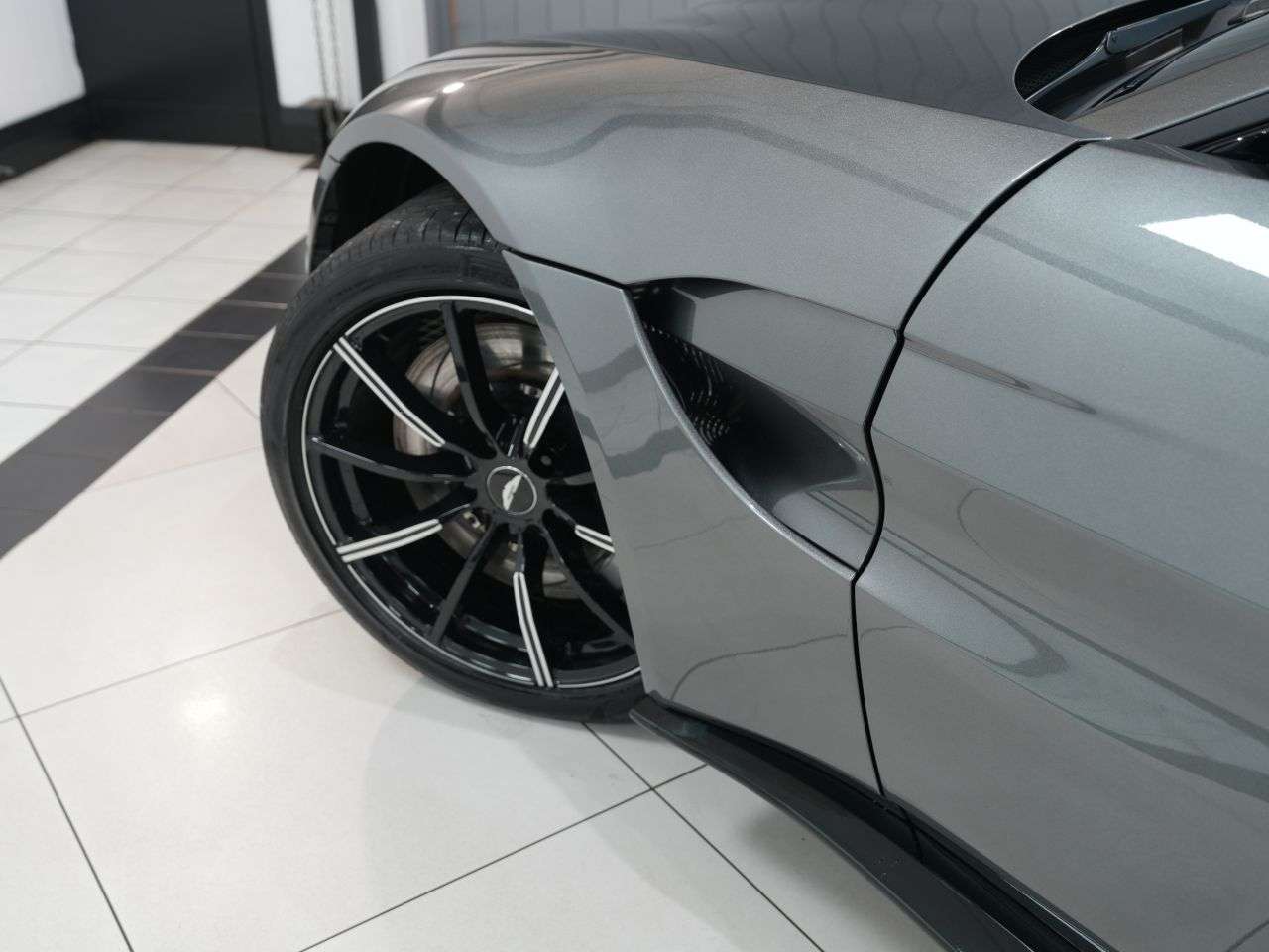 2019 ASTON MARTIN VANTAGE 2019 ASTON MARTIN VANTAGE