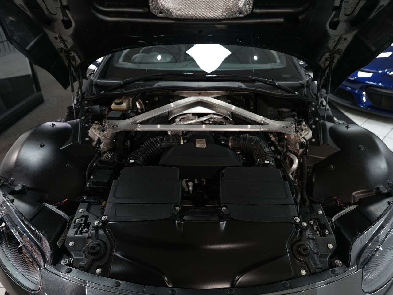 2019 ASTON MARTIN VANTAGE 2019 ASTON MARTIN VANTAGE