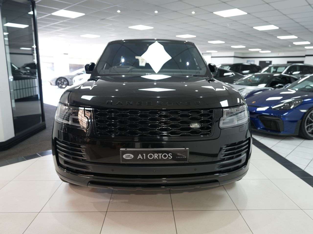 A 2019 LAND ROVER RANGE ROVER 3.0 SD V6 Vogue SUV 5dr Diesel Auto 4WD Euro 6 (s/s) (275 ps) 1 FORMER KEEP A 2019 LAND ROVER RANGE ROVER 3.0 SD V6 Vogue SUV 5dr Diesel Auto 4WD Euro 6 (s/s) (275 ps) 1 FORMER KEEP