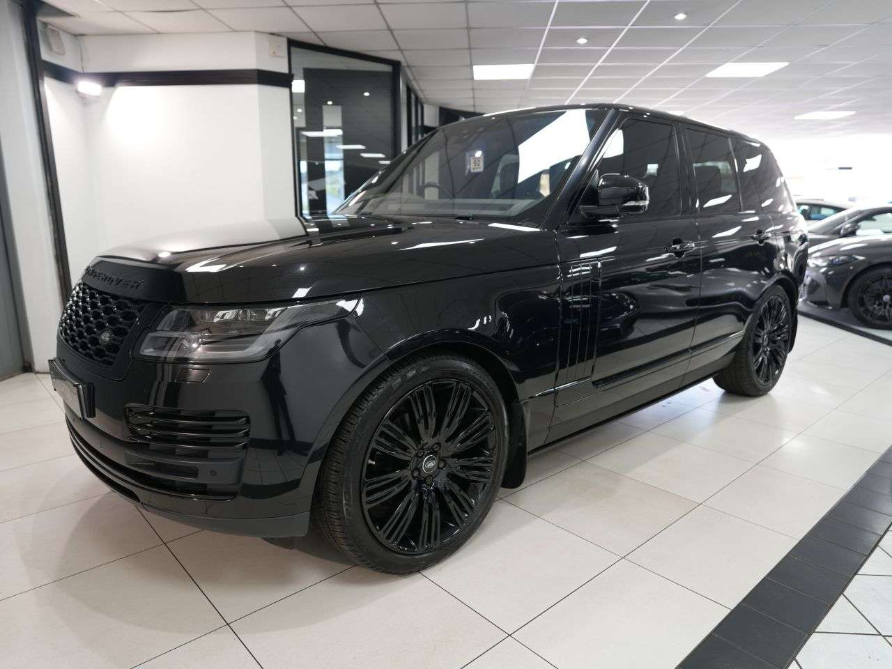 A 2019 LAND ROVER RANGE ROVER 3.0 SD V6 Vogue SUV 5dr Diesel Auto 4WD Euro 6 (s/s) (275 ps) 1 FORMER KEEP A 2019 LAND ROVER RANGE ROVER 3.0 SD V6 Vogue SUV 5dr Diesel Auto 4WD Euro 6 (s/s) (275 ps) 1 FORMER KEEP