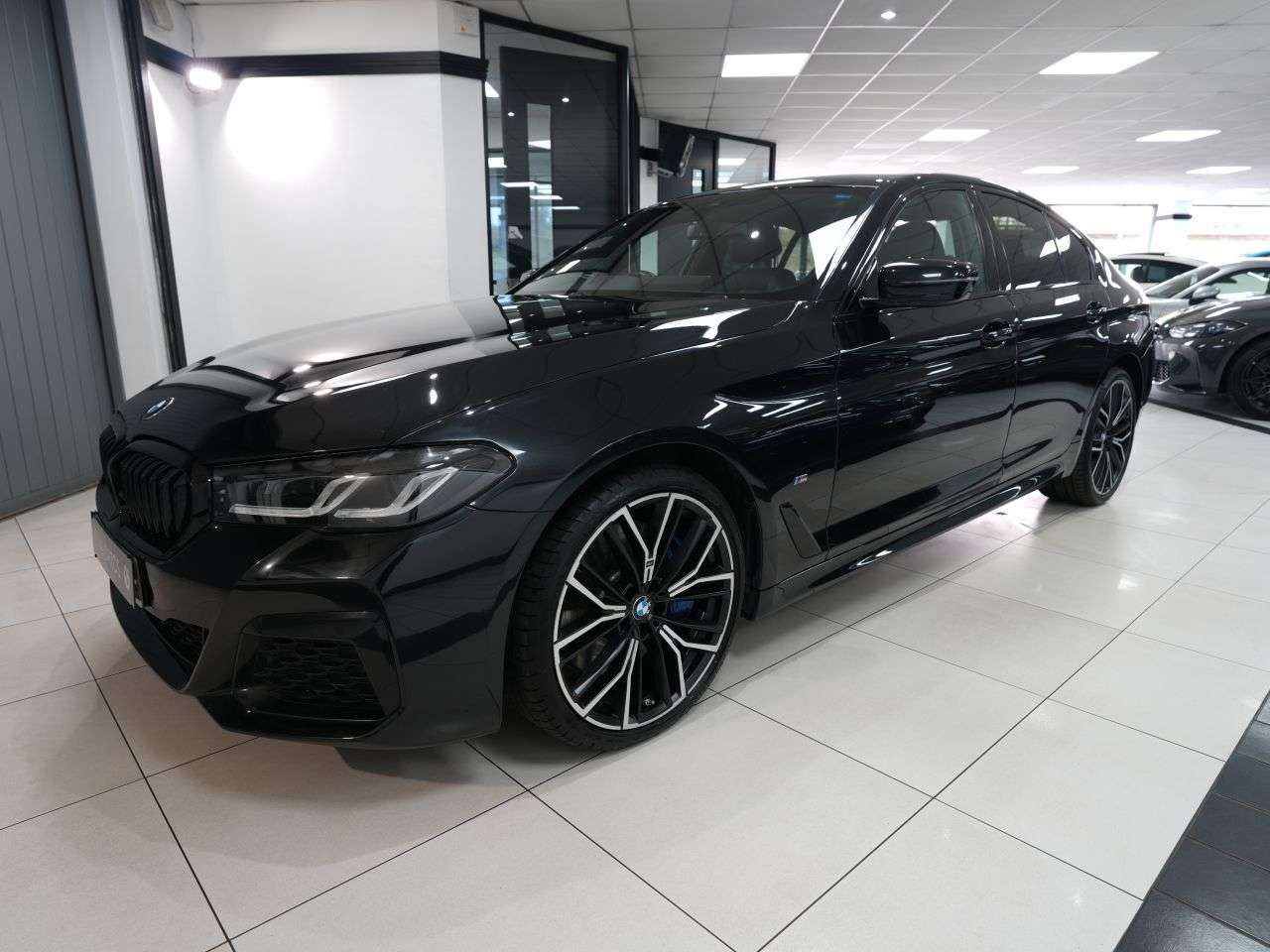 A 2022 BMW 5 SERIES 3.0 530d MHT M Sport Saloon 4dr Diesel Hybrid Steptronic xDrive Euro 6 (s/s A 2022 BMW 5 SERIES 3.0 530d MHT M Sport Saloon 4dr Diesel Hybrid Steptronic xDrive Euro 6 (s/s
