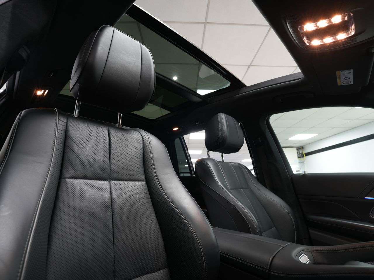 A 2022 MERCEDES-BENZ GLS 2.9 GLS400d Night Edition (Executive) SUV 5dr Diesel G-Tronic 4MATIC Euro 6 A 2022 MERCEDES-BENZ GLS 2.9 GLS400d Night Edition (Executive) SUV 5dr Diesel G-Tronic 4MATIC Euro 6