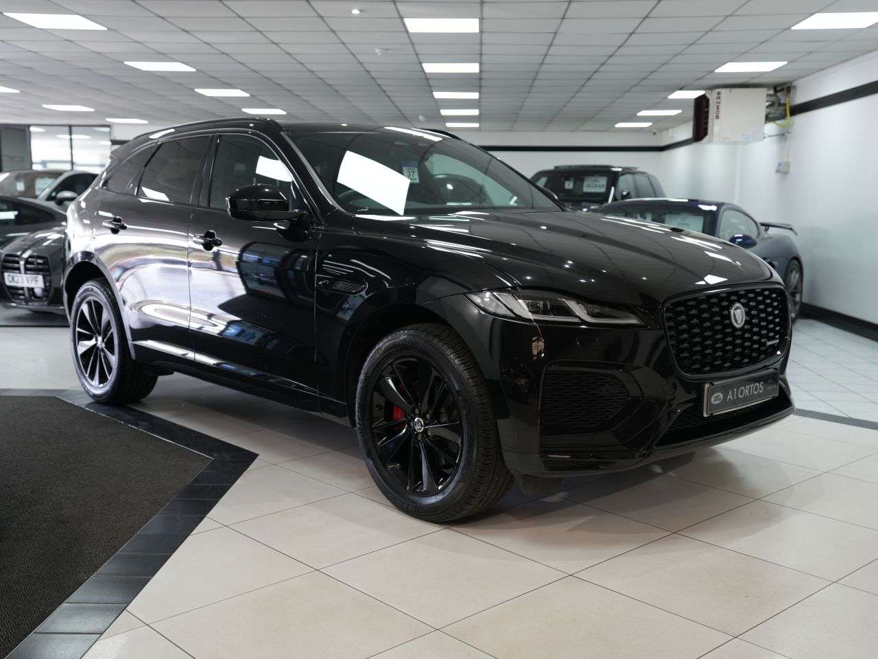 A 2023 JAGUAR F-PACE 2.0 D200 MHEV R-Dynamic SE Black SUV 5dr Diesel Auto AWD Euro 6 (s/s) (204 A 2023 JAGUAR F-PACE 2.0 D200 MHEV R-Dynamic SE Black SUV 5dr Diesel Auto AWD Euro 6 (s/s) (204