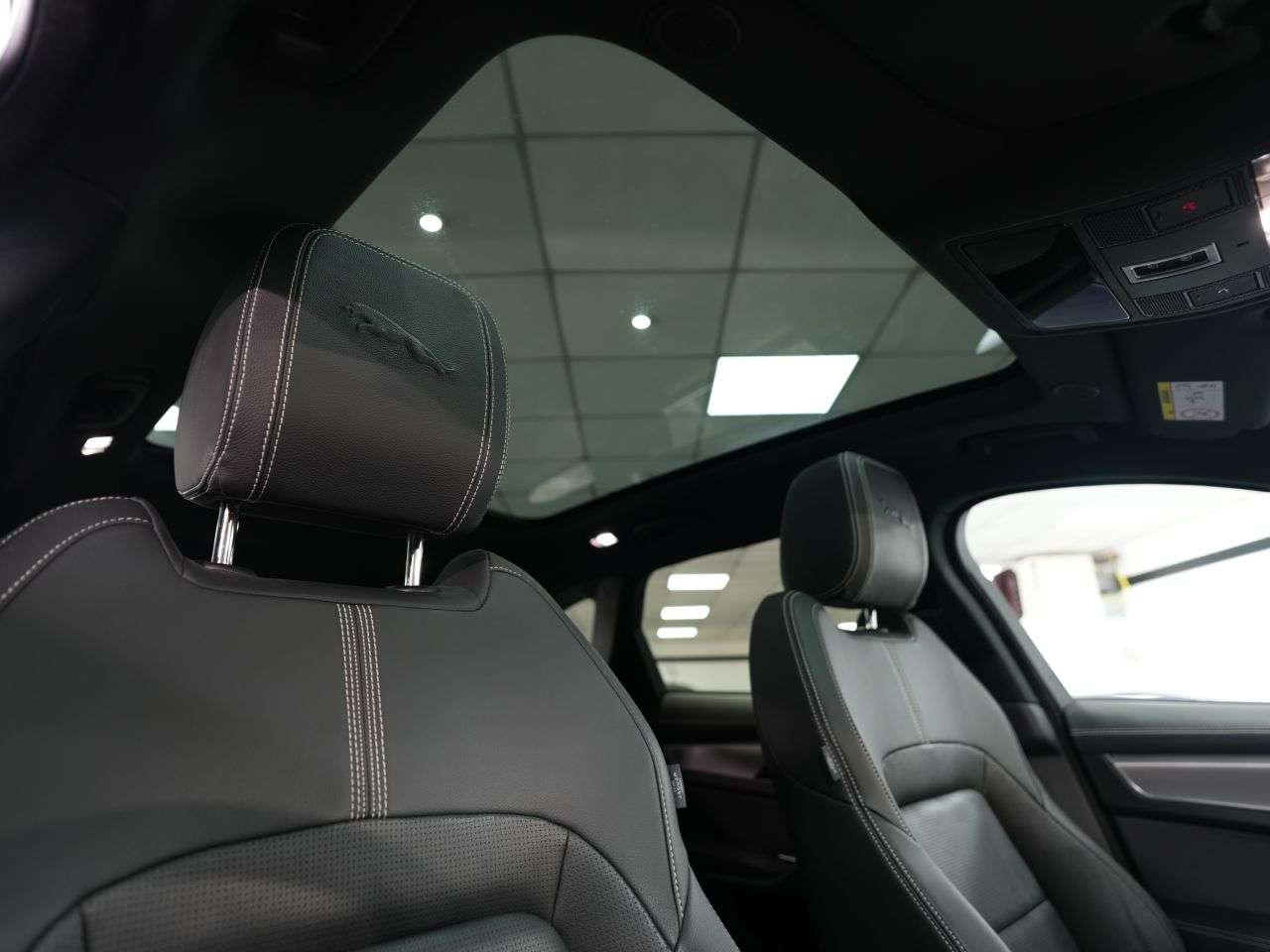 A 2023 JAGUAR F-PACE 2.0 D200 MHEV R-Dynamic SE Black SUV 5dr Diesel Auto AWD Euro 6 (s/s) (204 A 2023 JAGUAR F-PACE 2.0 D200 MHEV R-Dynamic SE Black SUV 5dr Diesel Auto AWD Euro 6 (s/s) (204