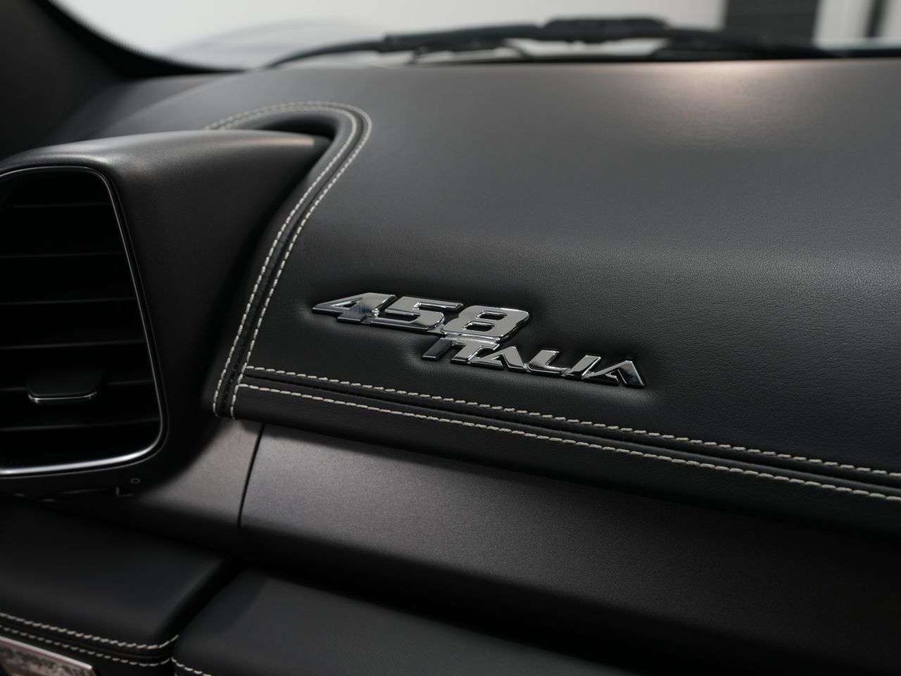 2011 FERRARI 458 ITALIA 2011 FERRARI 458 ITALIA