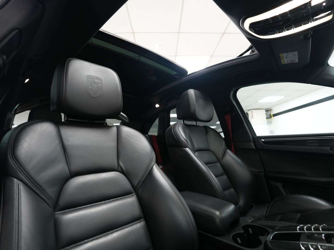 A 2014 PORSCHE MACAN 3.0 TD V6 S SUV 5dr Diesel PDK 4WD Euro 6 (s/s) (258 ps) STUNNING P/X EXAMP A 2014 PORSCHE MACAN 3.0 TD V6 S SUV 5dr Diesel PDK 4WD Euro 6 (s/s) (258 ps) STUNNING P/X EXAMP