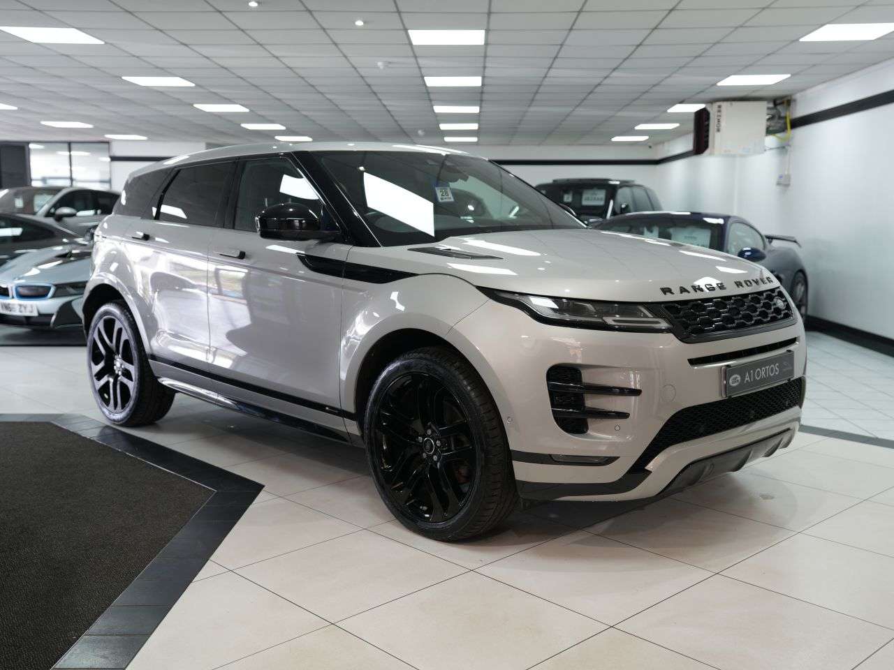 A 2019 LAND ROVER RANGE ROVER EVOQUE 2.0 D180 R-Dynamic SE SUV 5dr Diesel Auto 4WD Euro 6 (s/s) (180 ps) GORGEOU A 2019 LAND ROVER RANGE ROVER EVOQUE 2.0 D180 R-Dynamic SE SUV 5dr Diesel Auto 4WD Euro 6 (s/s) (180 ps) GORGEOU