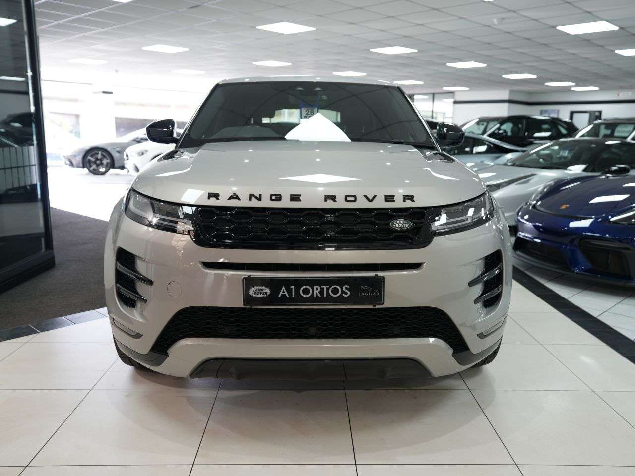 A 2019 LAND ROVER RANGE ROVER EVOQUE 2.0 D180 R-Dynamic SE SUV 5dr Diesel Auto 4WD Euro 6 (s/s) (180 ps) GORGEOU A 2019 LAND ROVER RANGE ROVER EVOQUE 2.0 D180 R-Dynamic SE SUV 5dr Diesel Auto 4WD Euro 6 (s/s) (180 ps) GORGEOU