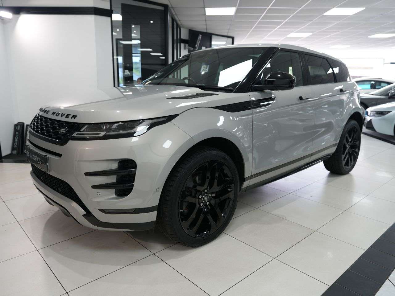 A 2019 LAND ROVER RANGE ROVER EVOQUE 2.0 D180 R-Dynamic SE SUV 5dr Diesel Auto 4WD Euro 6 (s/s) (180 ps) GORGEOU A 2019 LAND ROVER RANGE ROVER EVOQUE 2.0 D180 R-Dynamic SE SUV 5dr Diesel Auto 4WD Euro 6 (s/s) (180 ps) GORGEOU