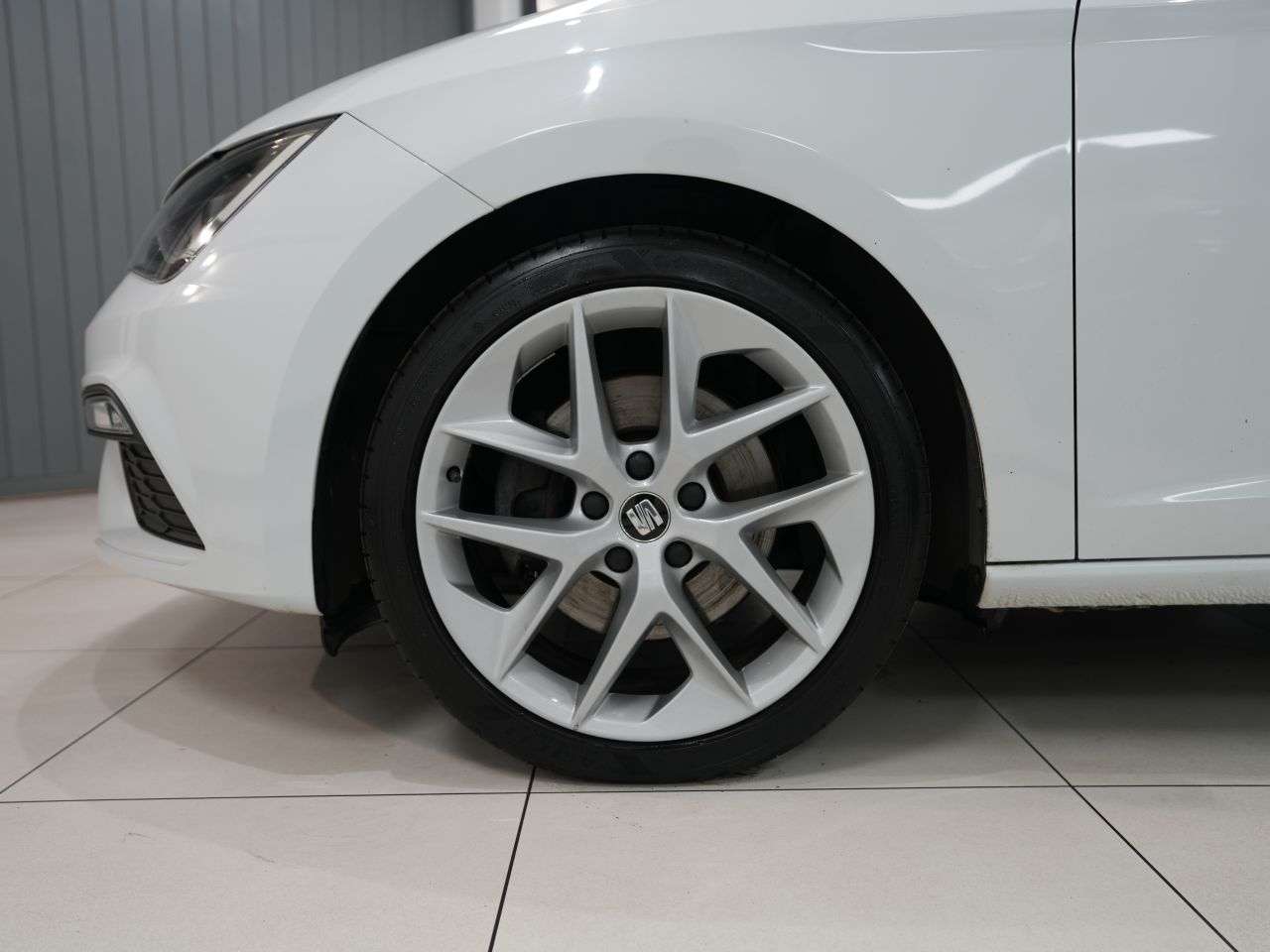A 2019 SEAT LEON 2.0 TDI FR Technology Hatchback 5dr Diesel Manual Euro 6 (s/s) (184 ps) BE A 2019 SEAT LEON 2.0 TDI FR Technology Hatchback 5dr Diesel Manual Euro 6 (s/s) (184 ps) BE