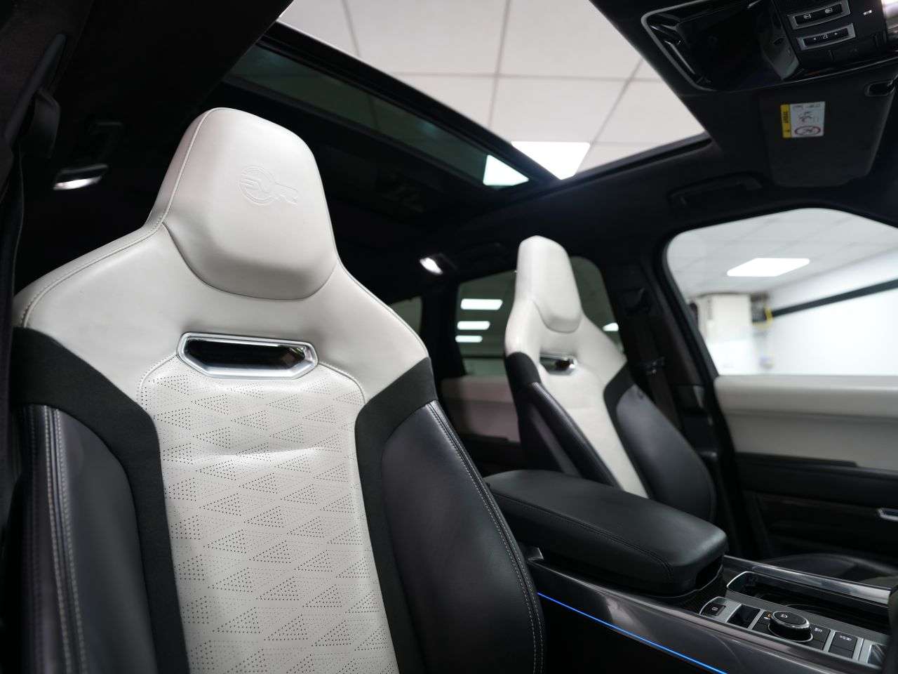 A 2021 LAND ROVER RANGE ROVER SPORT 5.0 P575 V8 SVR Carbon Edition SUV 5dr Petrol Auto 4WD Euro 6 (s/s) (575 ps A 2021 LAND ROVER RANGE ROVER SPORT 5.0 P575 V8 SVR Carbon Edition SUV 5dr Petrol Auto 4WD Euro 6 (s/s) (575 ps
