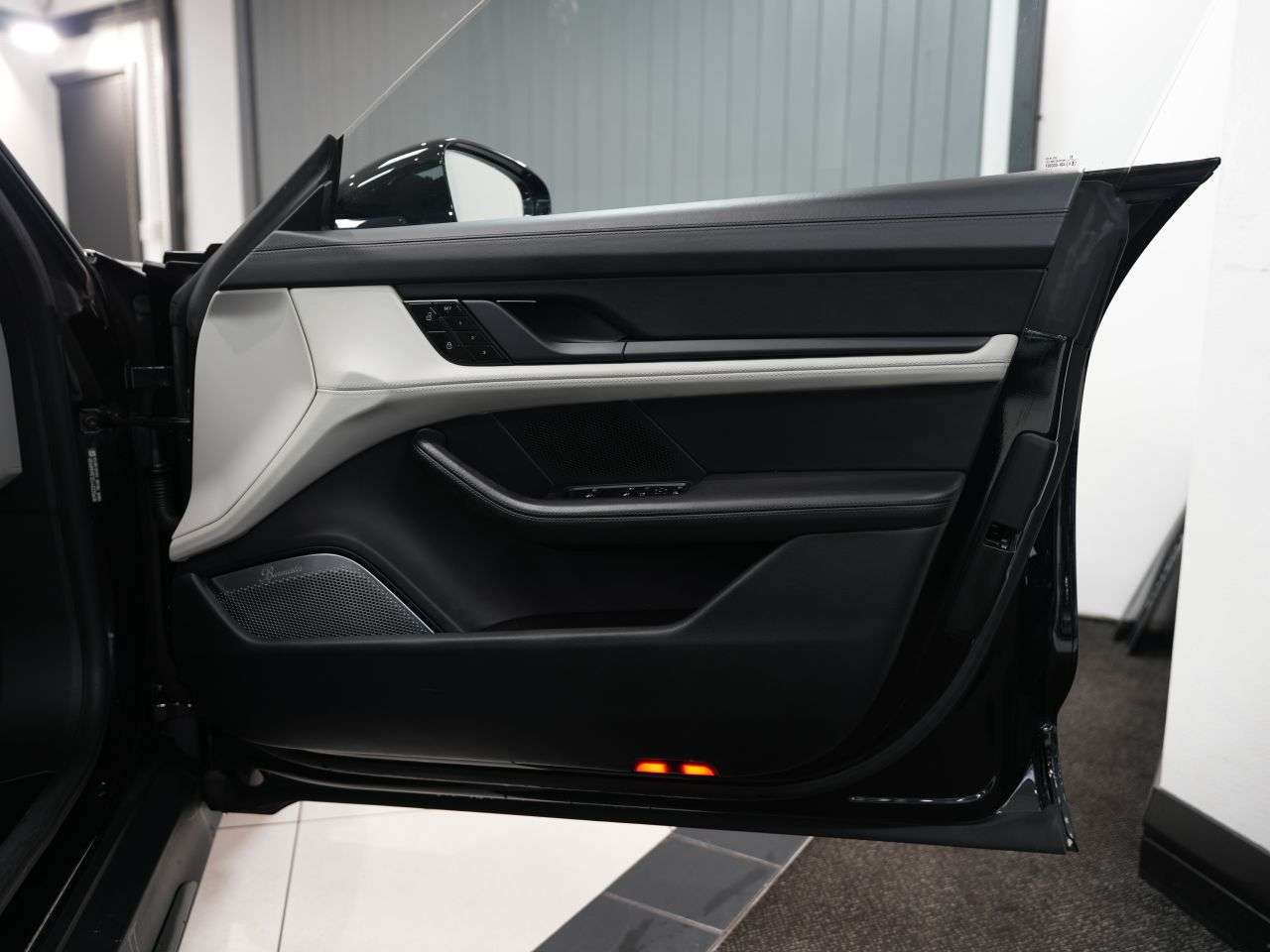 2020 PORSCHE TAYCAN 2020 PORSCHE TAYCAN