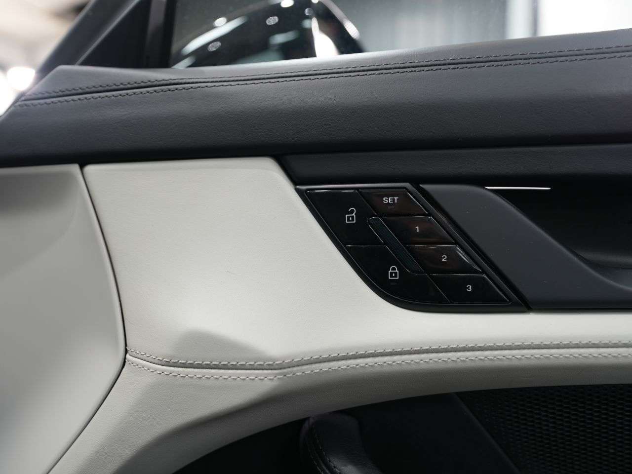 2020 PORSCHE TAYCAN 2020 PORSCHE TAYCAN