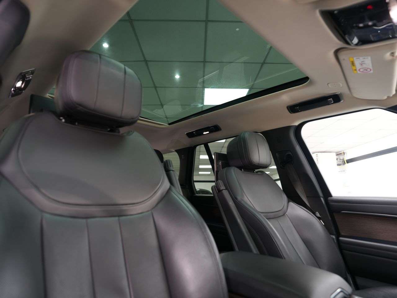 A 2023 LAND ROVER RANGE ROVER 3.0 D300 MHEV SE SUV 5dr Diesel Auto 4WD Euro 6 (s/s) (300 ps) FULL LAND RO A 2023 LAND ROVER RANGE ROVER 3.0 D300 MHEV SE SUV 5dr Diesel Auto 4WD Euro 6 (s/s) (300 ps) FULL LAND RO