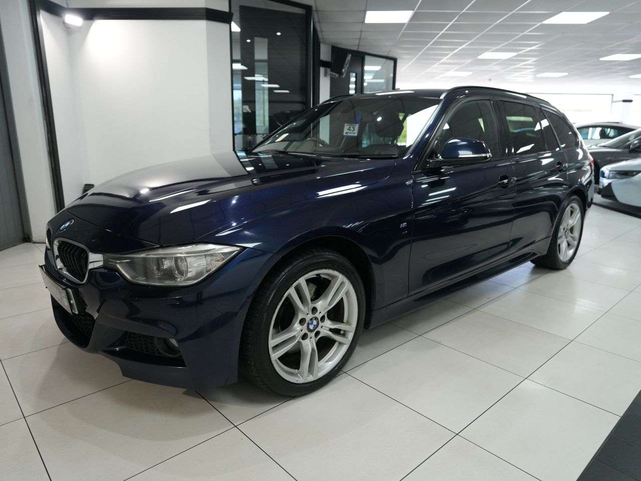 A 2013 BMW 3 SERIES 3.0 330d M Sport Touring 5dr Diesel Auto xDrive Euro 5 (s/s) (258 ps) BE QU A 2013 BMW 3 SERIES 3.0 330d M Sport Touring 5dr Diesel Auto xDrive Euro 5 (s/s) (258 ps) BE QU