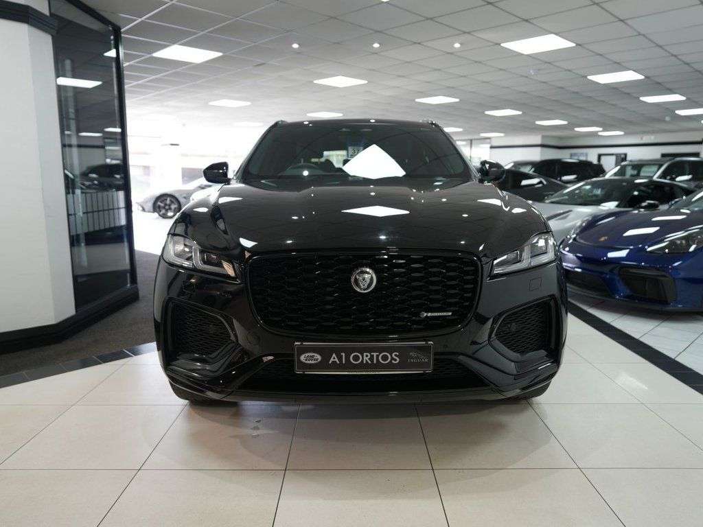 A 2023 JAGUAR F-PACE 2.0 D200 MHEV R-Dynamic Black SUV 5dr Diesel Auto AWD Euro 6 (s/s) (204 ps) A 2023 JAGUAR F-PACE 2.0 D200 MHEV R-Dynamic Black SUV 5dr Diesel Auto AWD Euro 6 (s/s) (204 ps)