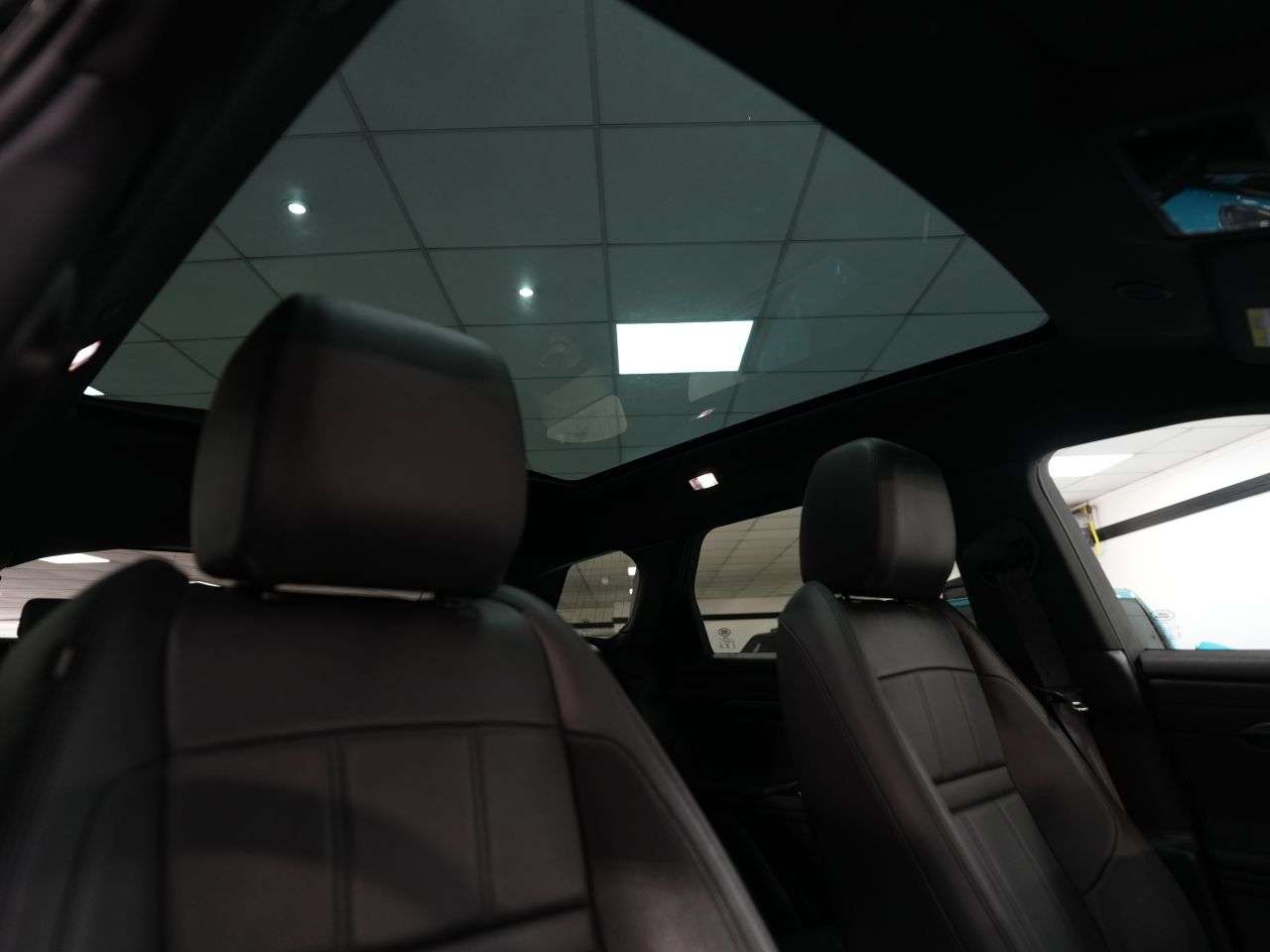 A 2022 LAND ROVER RANGE ROVER EVOQUE 2.0 D200 MHEV Edition SUV 5dr Diesel Auto 4WD Euro 6 (s/s) (204 ps) 1 OWNER A 2022 LAND ROVER RANGE ROVER EVOQUE 2.0 D200 MHEV Edition SUV 5dr Diesel Auto 4WD Euro 6 (s/s) (204 ps) 1 OWNER