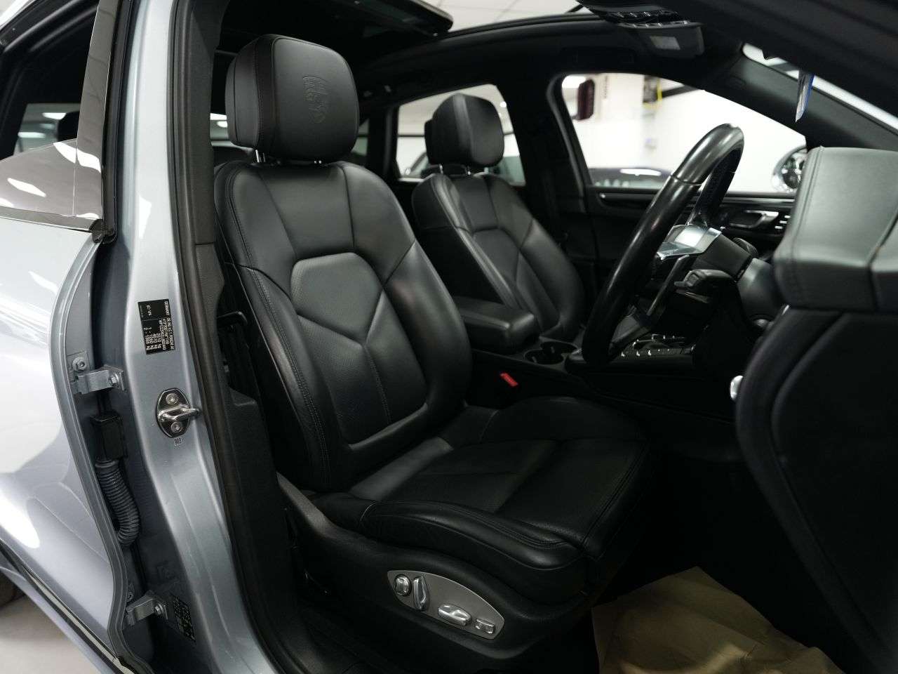 2019 PORSCHE MACAN 2019 PORSCHE MACAN