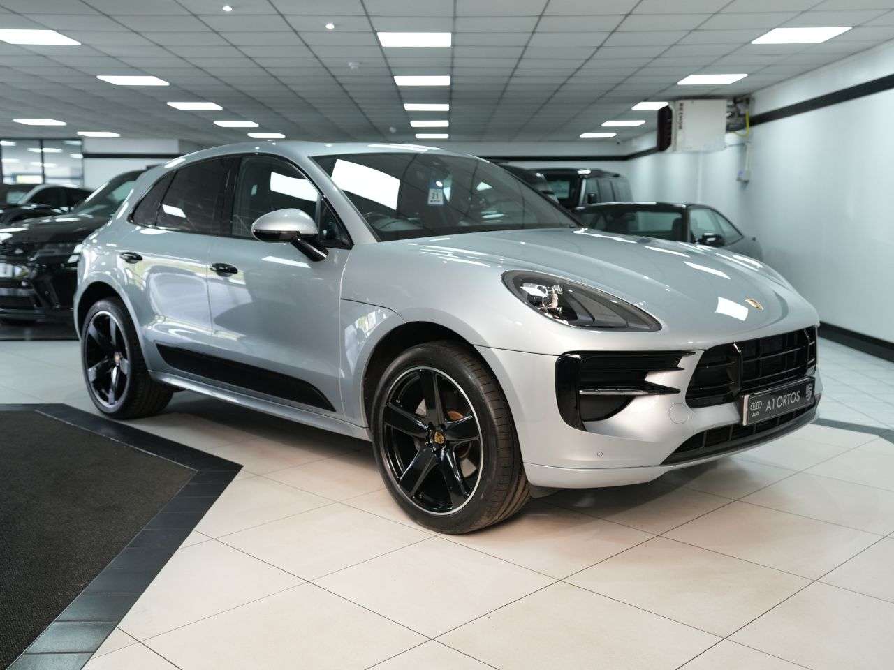 A 2019 PORSCHE MACAN 2.0T SUV 5dr Petrol PDK 4WD Euro 6 (s/s) (245 ps) £17K IN FACTORY FITTED EX A 2019 PORSCHE MACAN 2.0T SUV 5dr Petrol PDK 4WD Euro 6 (s/s) (245 ps) £17K IN FACTORY FITTED EX