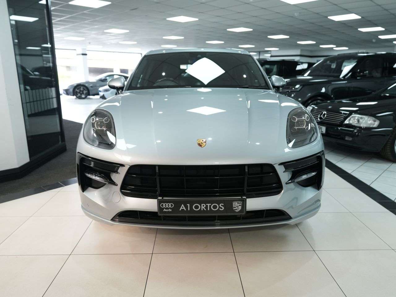 A 2019 PORSCHE MACAN 2.0T SUV 5dr Petrol PDK 4WD Euro 6 (s/s) (245 ps) £17K IN FACTORY FITTED EX A 2019 PORSCHE MACAN 2.0T SUV 5dr Petrol PDK 4WD Euro 6 (s/s) (245 ps) £17K IN FACTORY FITTED EX