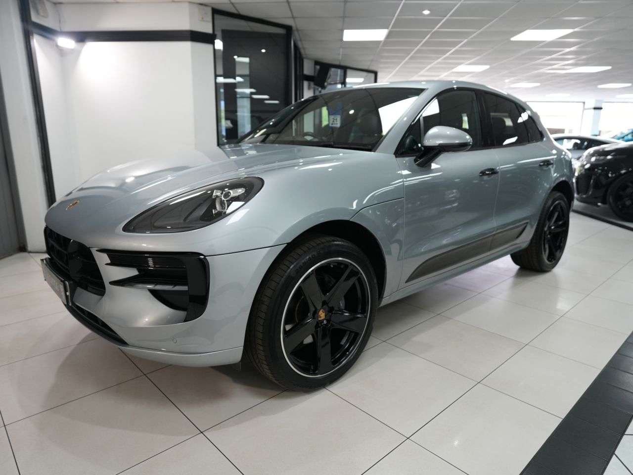 A 2019 PORSCHE MACAN 2.0T SUV 5dr Petrol PDK 4WD Euro 6 (s/s) (245 ps) £17K IN FACTORY FITTED EX A 2019 PORSCHE MACAN 2.0T SUV 5dr Petrol PDK 4WD Euro 6 (s/s) (245 ps) £17K IN FACTORY FITTED EX
